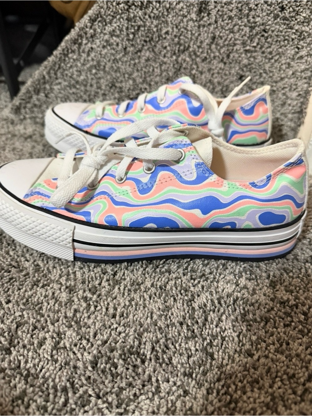 Converse - Picture 2 of 2